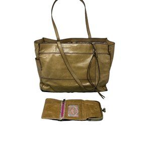 Hobo Original camel leather shoulder bag and wallet set